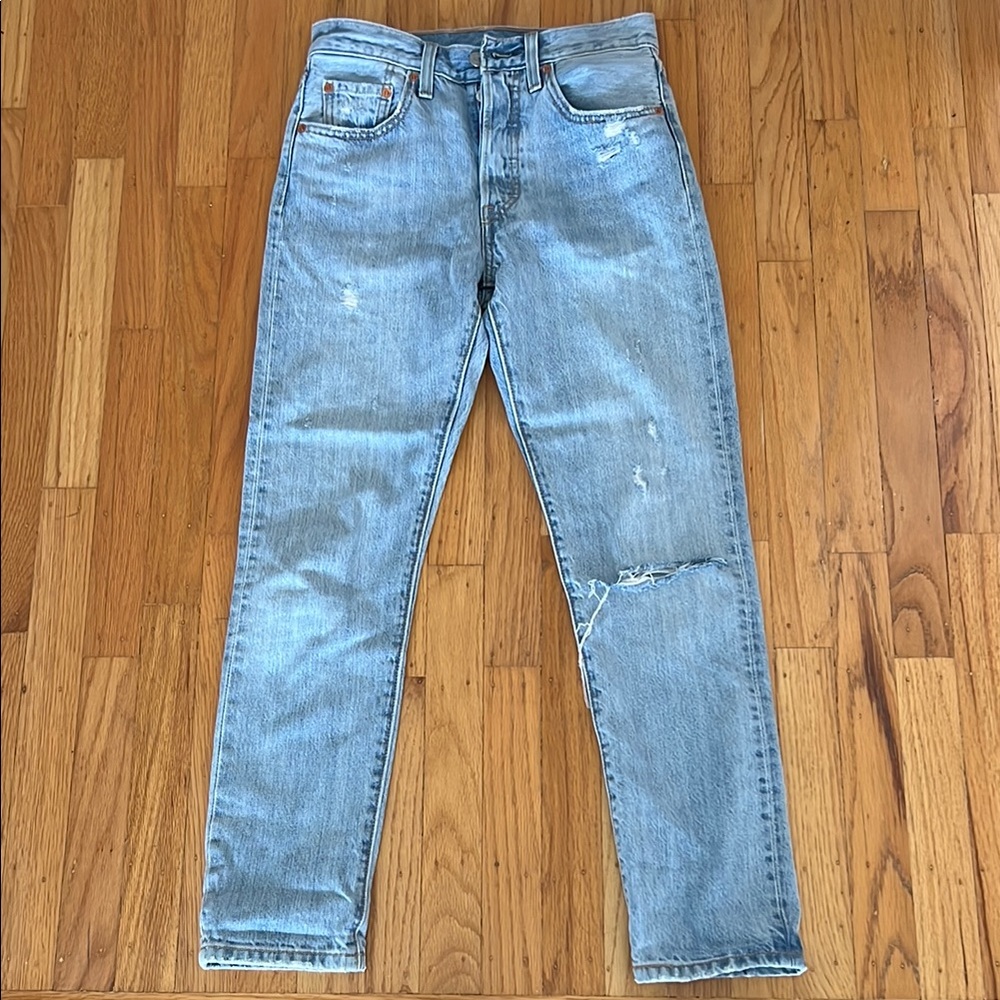 EUC Levi’s 501 skinny 24 light blue ripped jeans